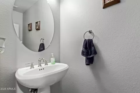 Bath - 5512 E Holmes Ave, Mesa, AZ 85206 photo 1 of 6