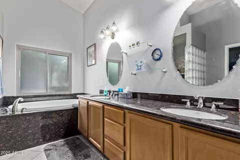 Bath - 5512 E Holmes Ave, Mesa, AZ 85206 photo 2 of 6