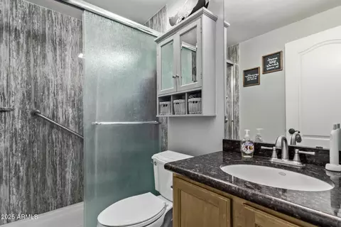 Bath - 5512 E Holmes Ave, Mesa, AZ 85206 photo 5 of 6