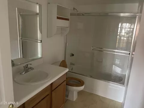 Bath - 4206 W Calavar Rd, Phoenix, AZ 85053 photo 3 of 3