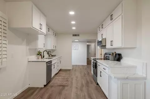 Kitchen - 1135 S Longwood Loop, Mesa, AZ 85208 photo 3 of 3