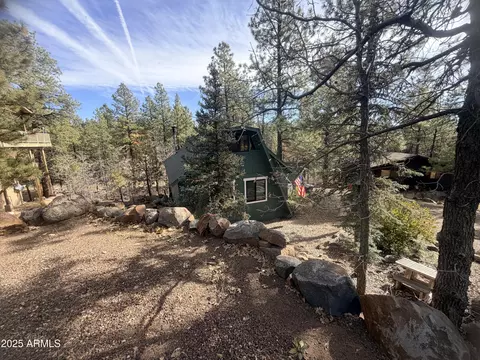 27 E Oak Dr, Munds Park, AZ 86017