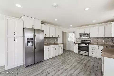 Kitchen - 4736 N 34th Dr, Phoenix, AZ 85017 photo 1 of 2