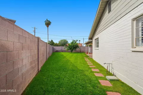 Exterior - 4736 N 34th Dr, Phoenix, AZ 85017 photo 4 of 5