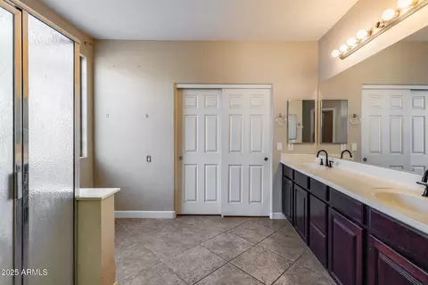 Bath - 7720 S 22nd Ln, Phoenix, AZ 85041 photo 1 of 4