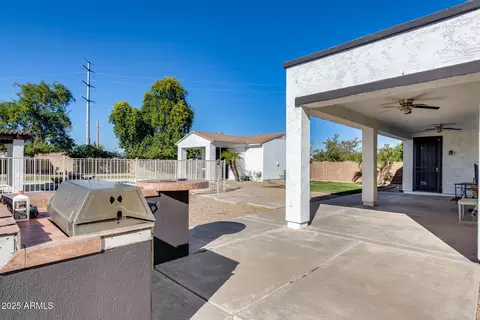 Exterior - 7720 S 22nd Ln, Phoenix, AZ 85041 photo 8 of 29