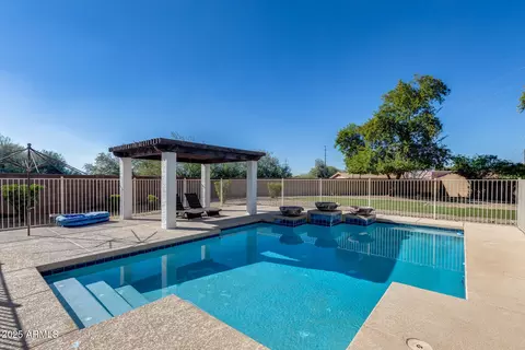Exterior - 7720 S 22nd Ln, Phoenix, AZ 85041 photo 11 of 29