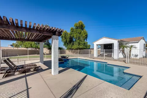 Exterior - 7720 S 22nd Ln, Phoenix, AZ 85041 photo 10 of 29