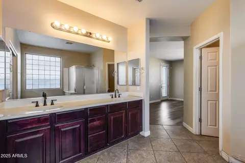 Bath - 7720 S 22nd Ln, Phoenix, AZ 85041 photo 2 of 4