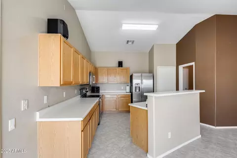 Kitchen - 642 S Thunderbird Dr, Apache Junction, AZ 85120 photo 4 of 5