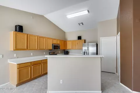 Kitchen - 642 S Thunderbird Dr, Apache Junction, AZ 85120 photo 3 of 5
