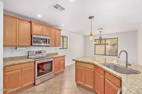 2179 E Cochise Ave, Apache Junction, AZ 85119 photo 4