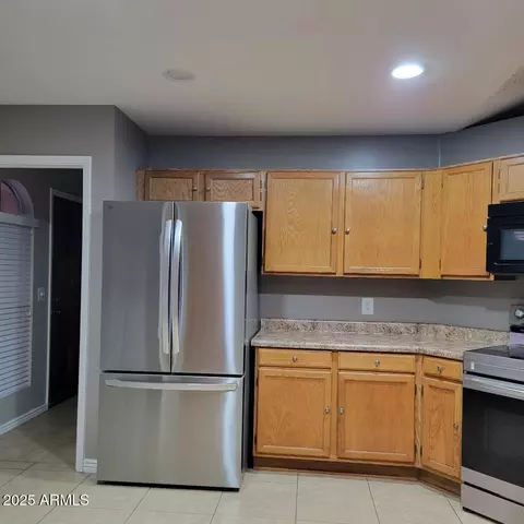 Kitchen - 4940 E Hobart St, Mesa, AZ 85205 photo 2 of 2