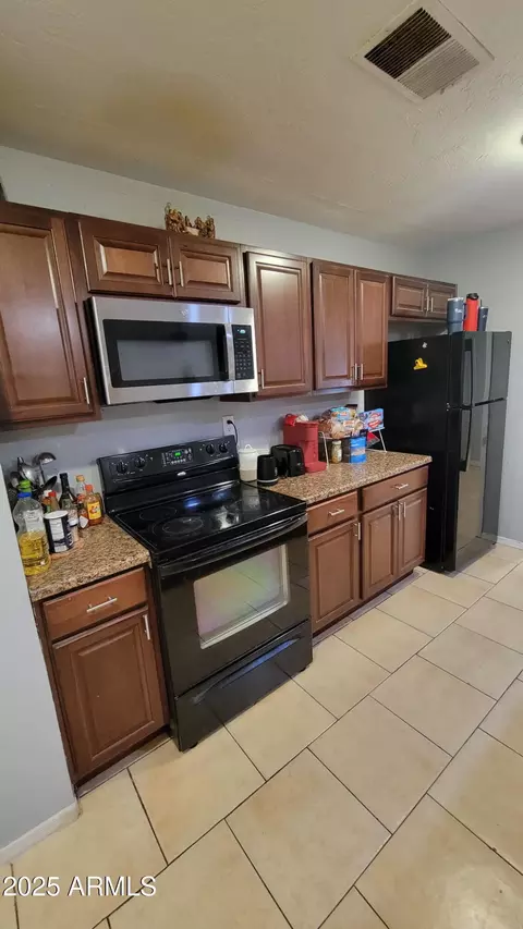 Kitchen - 136 E Solano Dr, Goodyear, AZ 85338 photo 1 of 2