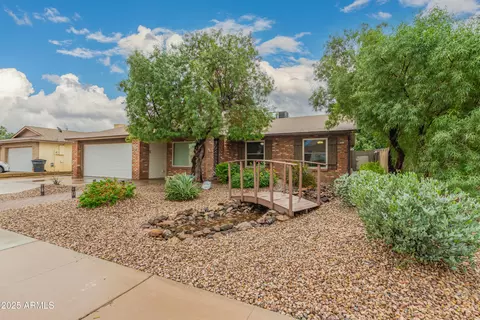 563 W Kilarea Ave, Mesa, AZ 85210
