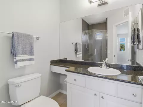 Bath - 3633 N 3rd Ave #2084, Phoenix, AZ 85013 photo 1 of 3
