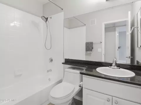 Bath - 3633 N 3rd Ave #2084, Phoenix, AZ 85013 photo 3 of 3