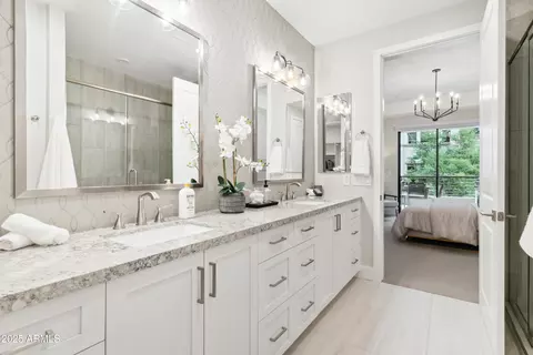 Bath - 5250 E Deer Valley Dr #137, Phoenix, AZ 85054 photo 2 of 4