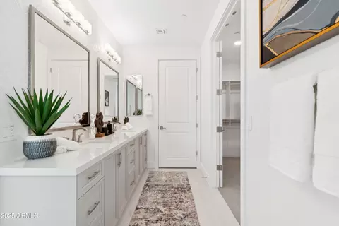 Entry Way - 5250 E Deer Valley Dr #137, Phoenix, AZ 85054 photo 1 of 3