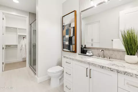 Bath - 5250 E Deer Valley Dr #137, Phoenix, AZ 85054 photo 3 of 4