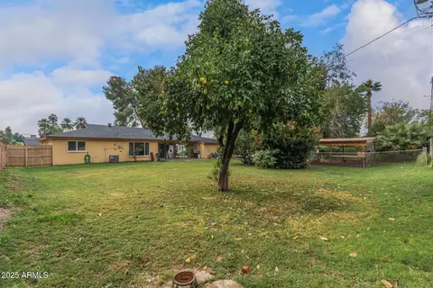 Exterior - 742 E Sierra Vista Dr, Phoenix, AZ 85014 photo 5 of 8