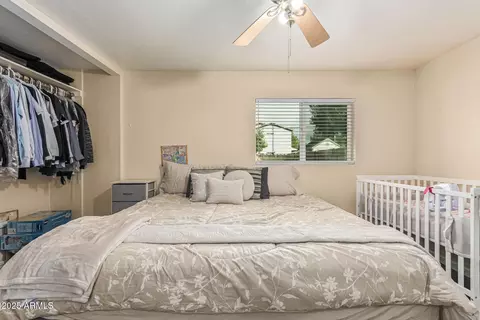 Bedroom - 742 E Sierra Vista Dr, Phoenix, AZ 85014 photo 3 of 5