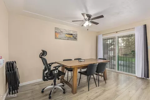 Dining - 742 E Sierra Vista Dr, Phoenix, AZ 85014 photo 1 of 2