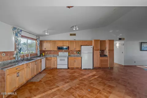 Kitchen - 4841 E Desert View Dr, Phoenix, AZ 85044 photo 3 of 5
