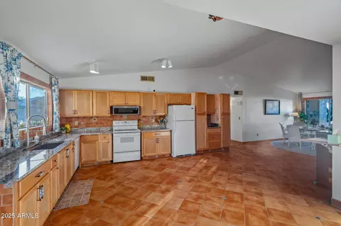 Kitchen - 4841 E Desert View Dr, Phoenix, AZ 85044 photo 4 of 5
