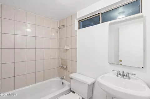 Bath - 1326 W Cheryl Dr, Phoenix, AZ 85021 photo 2 of 2