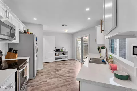 Kitchen - 1510 E Commerce Ave, Gilbert, AZ 85234 photo 2 of 3