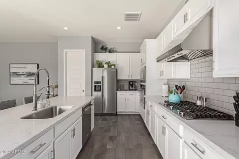 Kitchen - 10157 E Texas Ave, Mesa, AZ 85212 photo 2 of 4