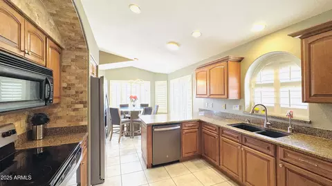 4529 E Rock Wren Rd, Phoenix, AZ 85044 photo 9