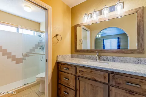 Bath - 11214 E 38th Pl, Yuma, AZ 85367 photo 1 of 3
