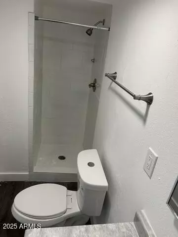 Bath - 8910-8912 N 3rd St, Phoenix, AZ 85020 photo 8 of 8