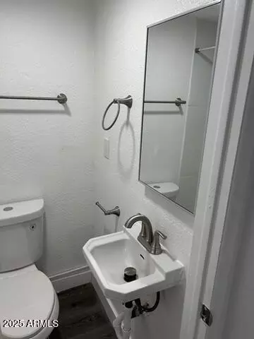 Bath - 8910-8912 N 3rd St, Phoenix, AZ 85020 photo 4 of 8