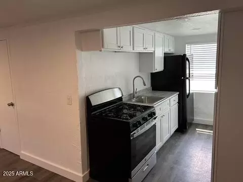 Kitchen - 8910-8912 N 3rd St, Phoenix, AZ 85020 photo 4 of 5