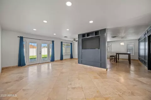 Living - 4046 E Hidalgo Ave, Phoenix, AZ 85040 photo 1 of 5