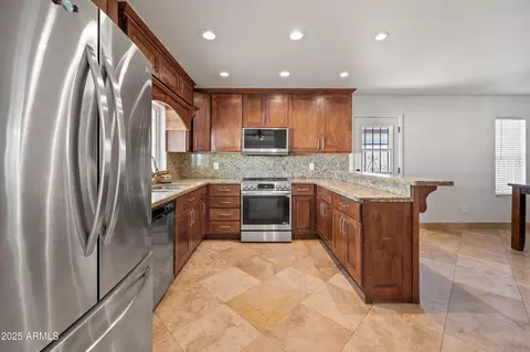 Kitchen - 4046 E Hidalgo Ave, Phoenix, AZ 85040 photo 4 of 6