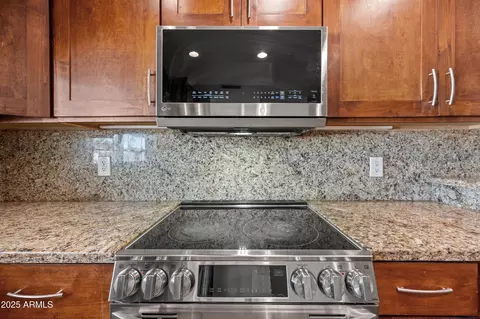 Kitchen - 4046 E Hidalgo Ave, Phoenix, AZ 85040 photo 5 of 6