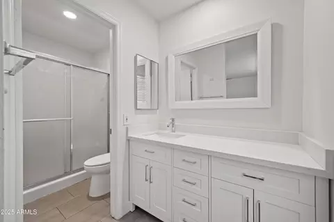 Bath - 4046 E Hidalgo Ave, Phoenix, AZ 85040 photo 3 of 3