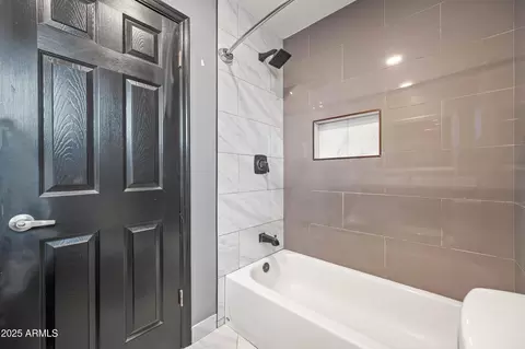 Bath - 4046 E Hidalgo Ave, Phoenix, AZ 85040 photo 2 of 3