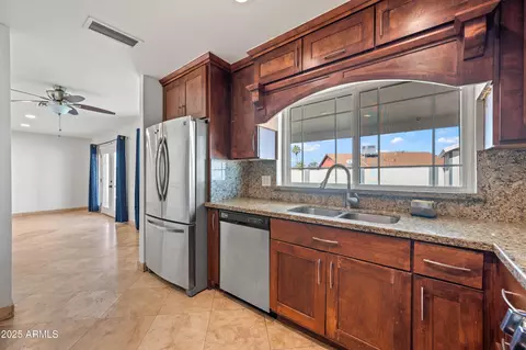 Kitchen - 4046 E Hidalgo Ave, Phoenix, AZ 85040 photo 6 of 6