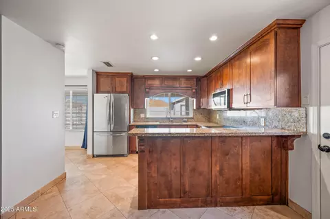 Kitchen - 4046 E Hidalgo Ave, Phoenix, AZ 85040 photo 2 of 6