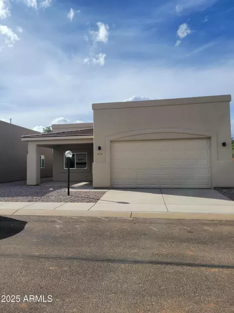 672 S Meadowood Ln, Sierra Vista, AZ 85635