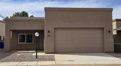 742 S Meadowood Ln, Sierra Vista, AZ 85635