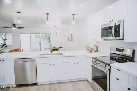 Kitchen - 7006 E Jensen St #83, Mesa, AZ 85207 photo 4 of 6