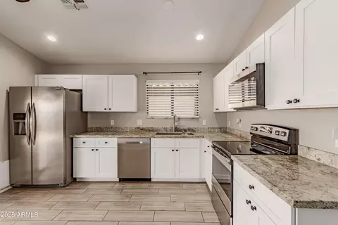 Kitchen - 2112 E Robin Ln E, Phoenix, AZ 85024 photo 1 of 3