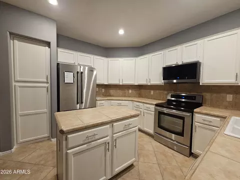 Kitchen - 3480 E Cullumber Ct, Gilbert, AZ 85234 photo 1 of 2