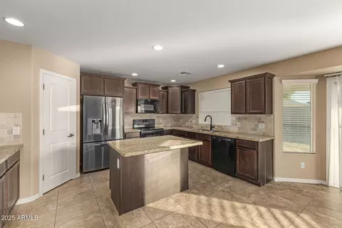 Kitchen - 2709 W Pecan Rd, Phoenix, AZ 85041 photo 3 of 3